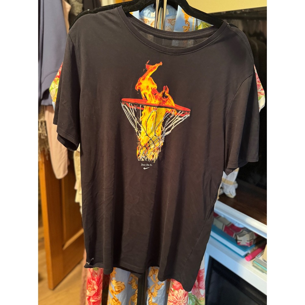 Nike Dri-FIT Flaming Basketball Hoop Graphic T-Shirt Black XL AH3977-010